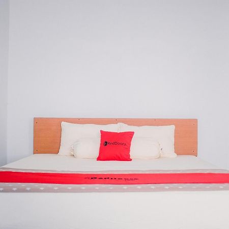 RedDoorz near Sirkuit Sentul Hotel Bogor Buitenkant foto