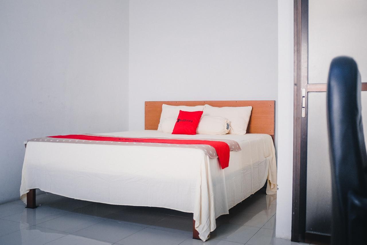 RedDoorz near Sirkuit Sentul Hotel Bogor Buitenkant foto
