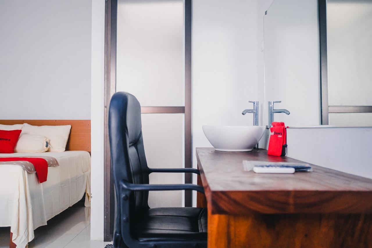 RedDoorz near Sirkuit Sentul Hotel Bogor Buitenkant foto